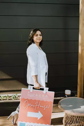 Esha Malhotra, Airdrie, Real Estate Agent